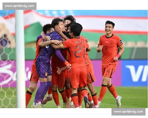 中国对阵乌兹别克斯坦全场回放解析精彩瞬间盘点战术博弈与关键进球复盘