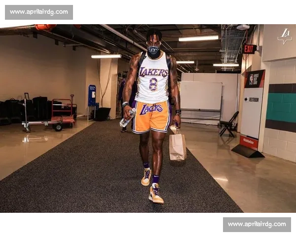 NBA总决赛经典回放湖人对决热火全场精彩瞬间战术与巨星表现深度复盘